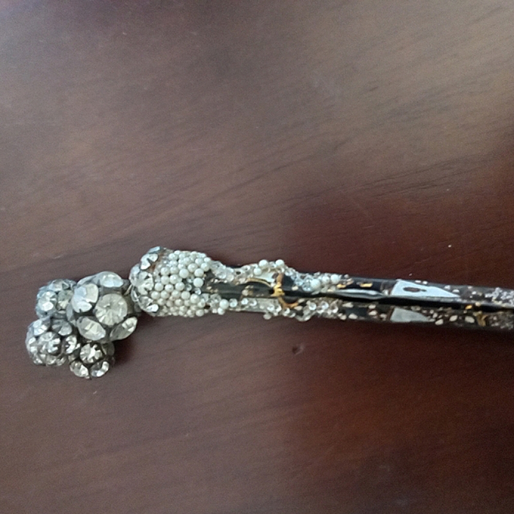 Elegant Pearl and Crystal Hair Accessory
